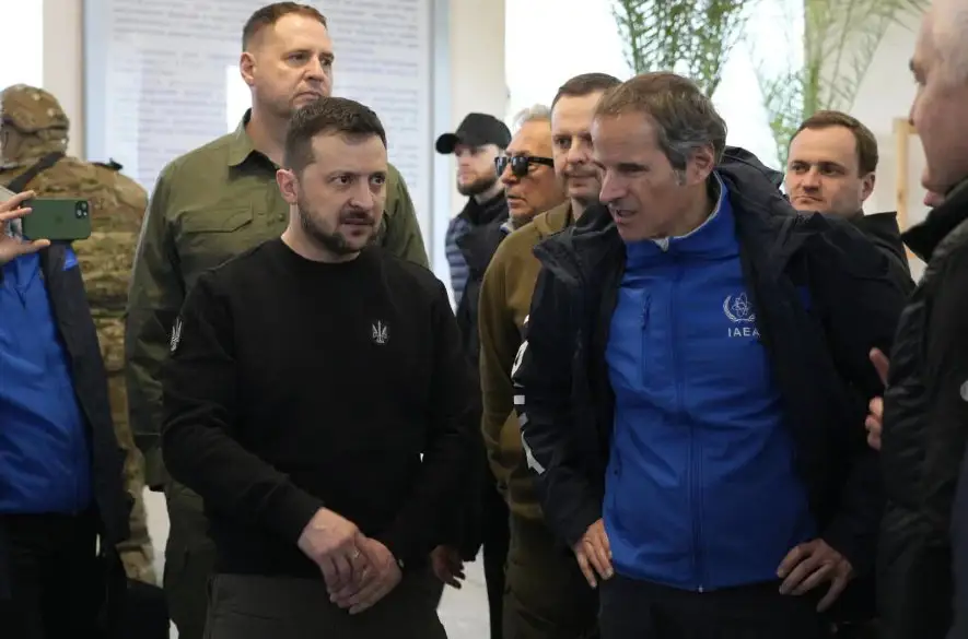 Ukrajinský prezident Zelenskyj prisľúbil MAAE, že nebudú útočiť na Zaporožskú elektráreň