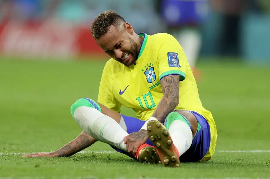 Neymar opustil ihrisko v slzách, čaká na výsledky vyšetrení
