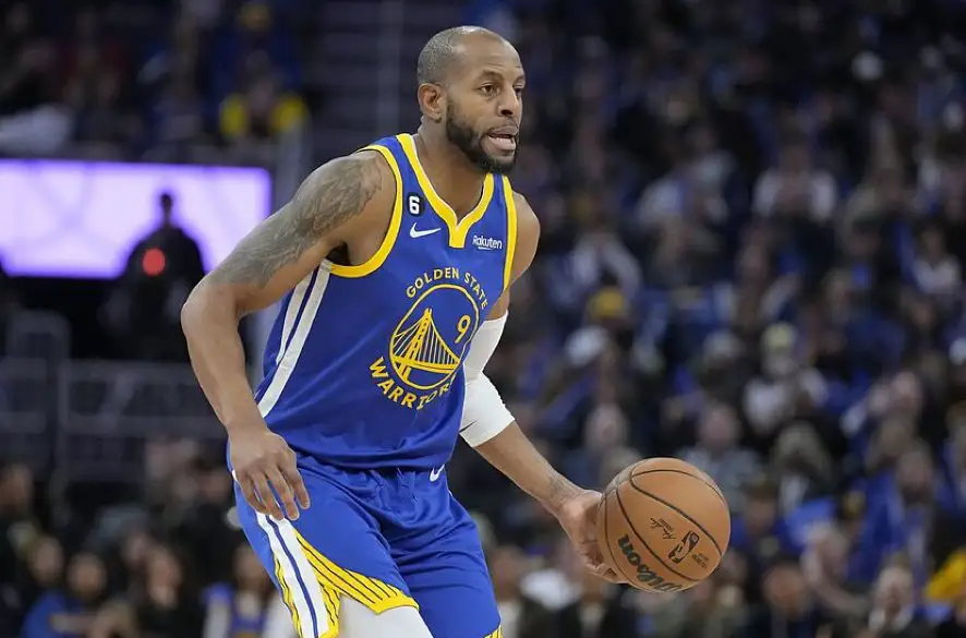 Americký basketbalista Iguodala po 19 sezónach oficiálne ukončil kariéru