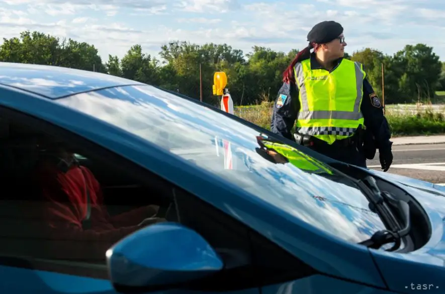 Rezort vnútra: Ak migranti konajú protiprávne, treba volať políciu