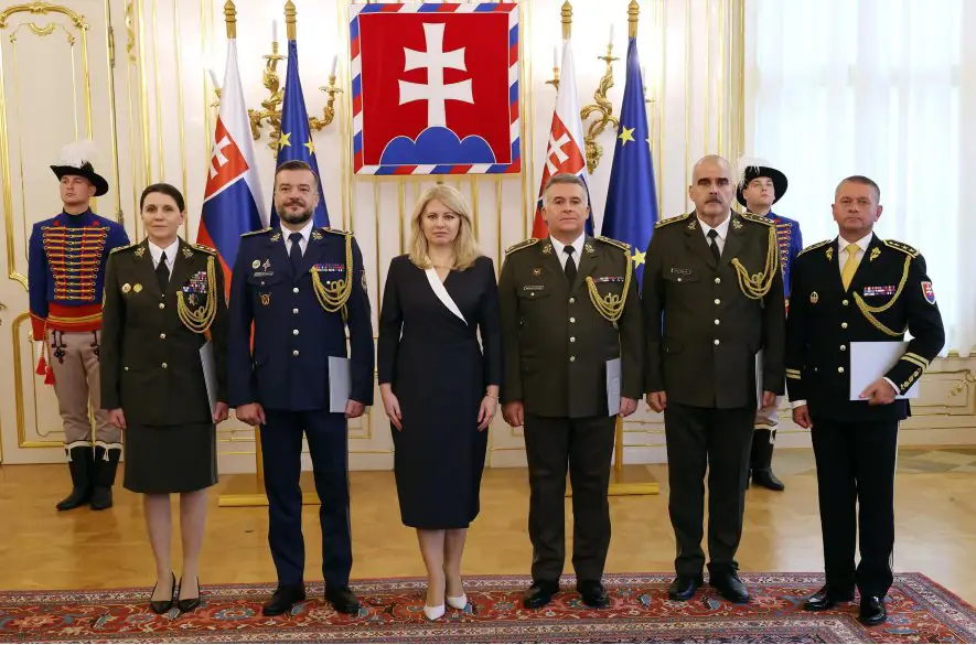Prezidentka Čaputová včera udelila generálske hviezdy pre piatich profesionálnych vojakov Ozbrojených síl SR