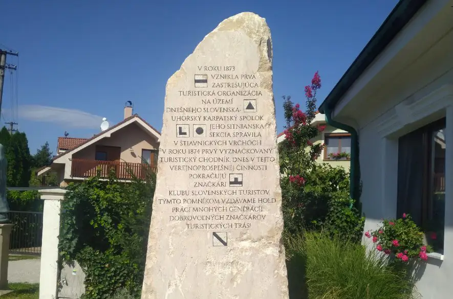 Na Sitne odhalia pomník vzdávajúci hold organizovanej turistike v SR