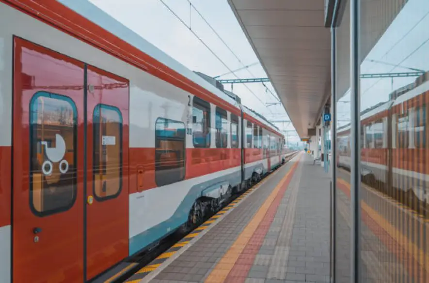 ZSSK počas jesenných prázdnin a Dušičiek vypraví 42 posilových vlakov