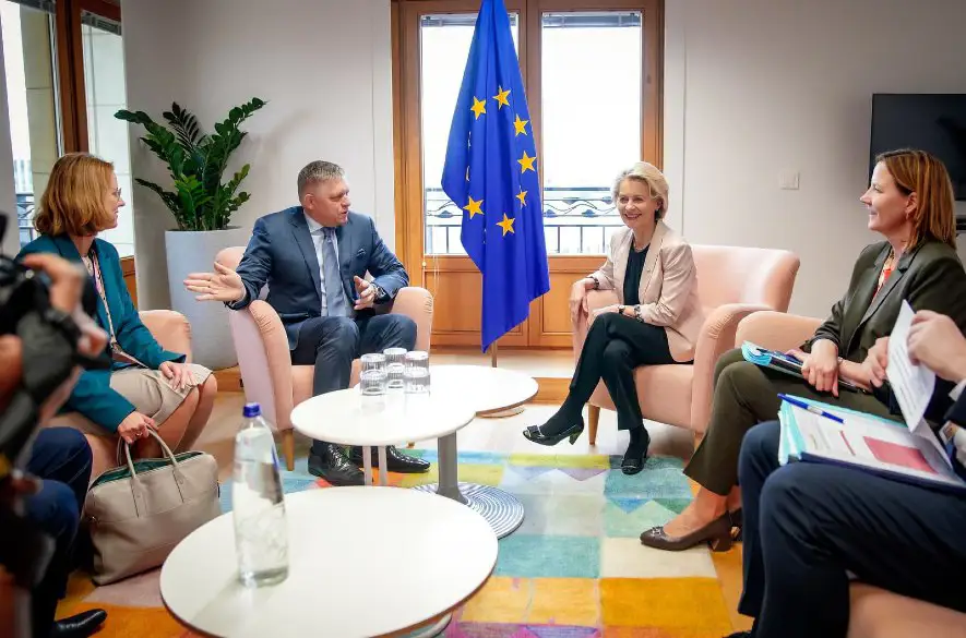Predseda vlády SR  a predseda strany SMER - slovenská sociálna demokracia Robert Fico rokuje v Bruseli