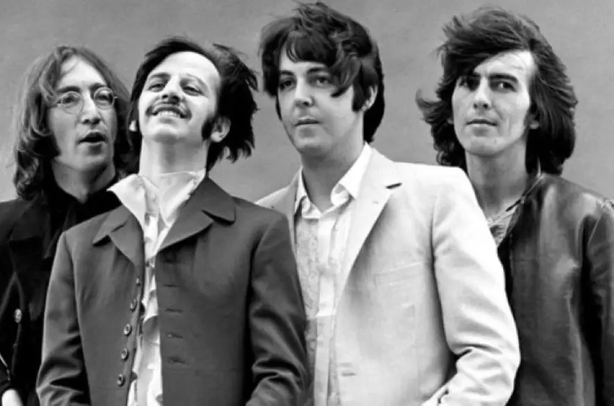 Posledná pieseň legendárnych The Beatles vyjde už budúci týždeň! Desiateho novembra sa dočkáme kolekcií The Read a The Blue Album