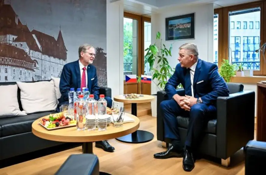 Predseda vlády SR Robert Fico sa v Bruseli stretol s predsedom vlády ČR Petrom Fialom