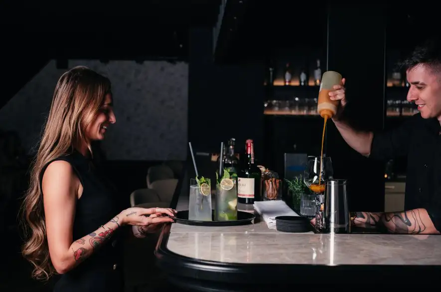 Espresso Martini na zobudenie známej modelky či Negroni, ktoré si vyžiadal sám gróf: Fenomenálne príbehy známych drinkov