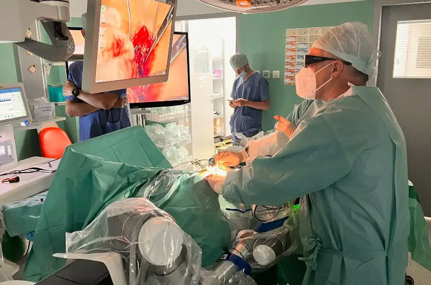 Detská fakultná nemocnica Košice má k dispozícii  jedinečný mikroskop na zložité neurochirurgické zákroky u detí