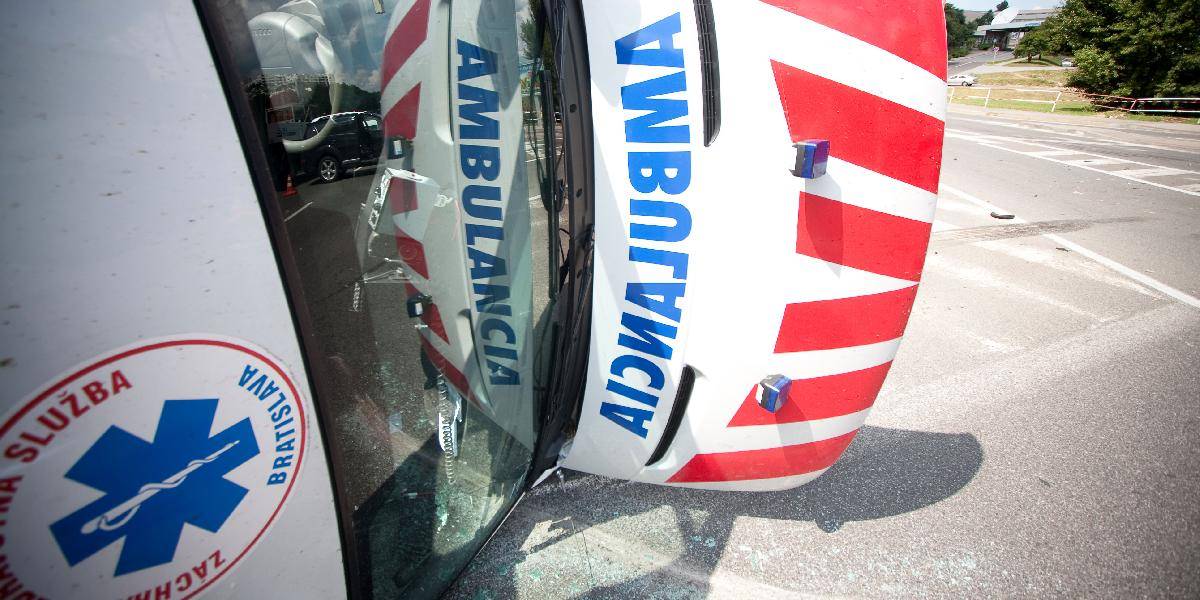 Čelná zrážka sanitky s autom: 7 zranených!