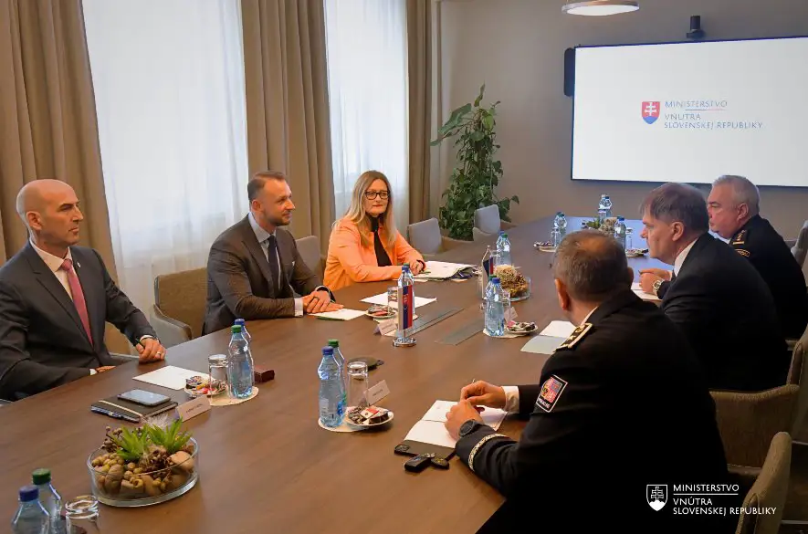 Stretnutie ministra vnútra SR Matúša Šutaja Eštoka s českým veľvyslancom Rudolfom Jindrákom sa nieslo v duchu vzájomnej spolupráce