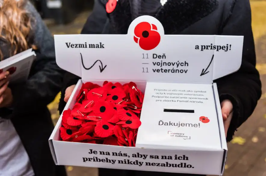 Kúpou červeného maku možno podporiť odkaz vojnových veteránov