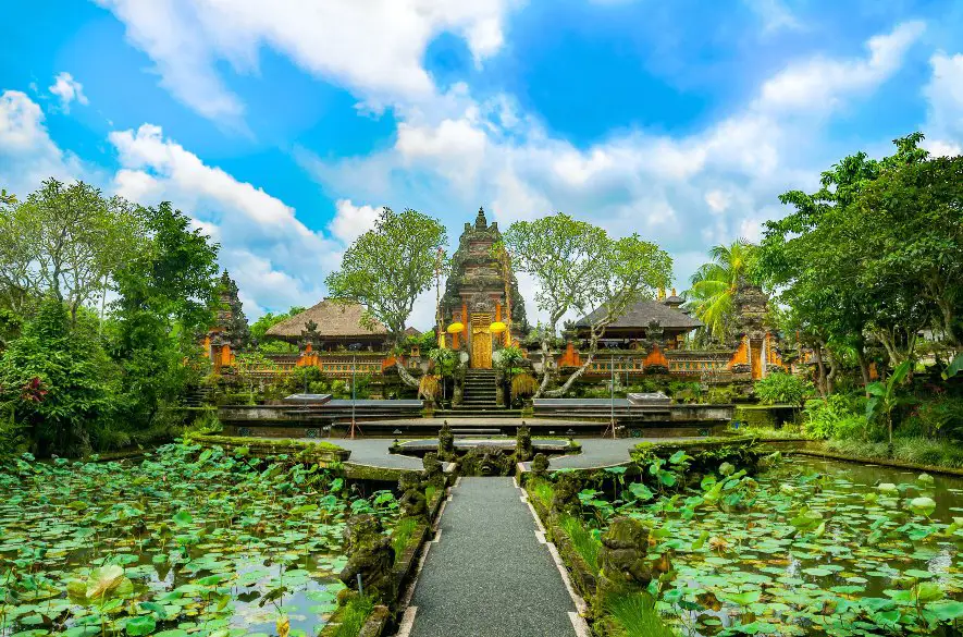 Poznáte film Jedz, modli sa a miluj? Indonézsky ostrov Bali je takisto okúzľujúci ako pri éterických scénkach natočených s Juliou Roberts