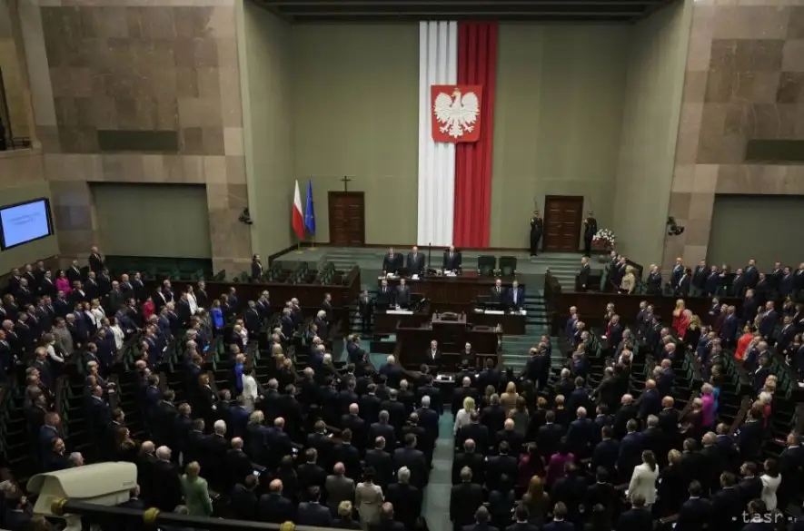 Poľský parlament otvoril prvé zasadnutie, Morawiecki podal demisiu