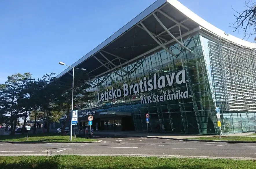 Policajti odhalili na bratislavskom letisku muža s falošnými dokladmi