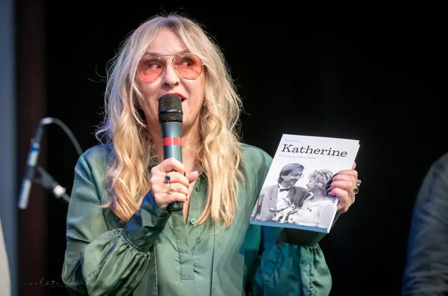 Spomienka na Mekyho Žbirku – Katka Žbirková pokrstila knihu Katherine a zorganizovala jedinečné koncerty!