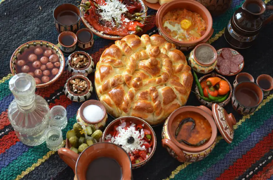 Ako chutí Balkán? Tradičné balkánske jedlá v sebe nesú ako prílohu číslo jedna zmes bohatej histórie