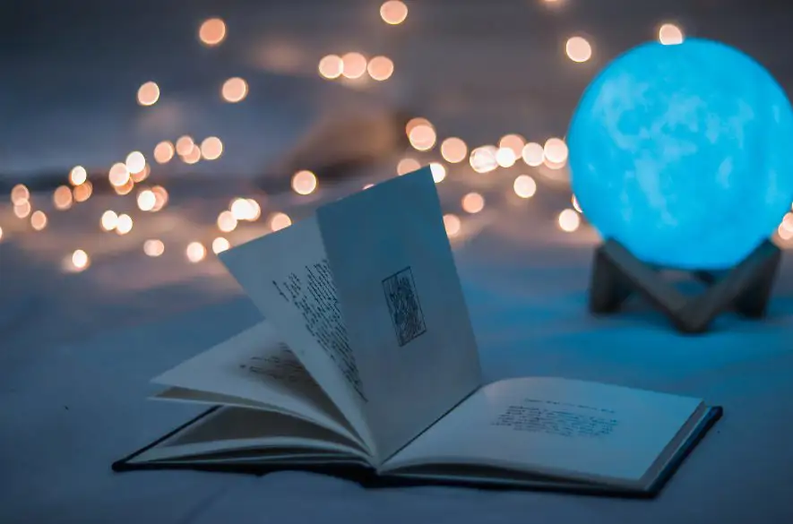 Knihy roka 2023 – tipy na najkrajšie vianočné darčeky