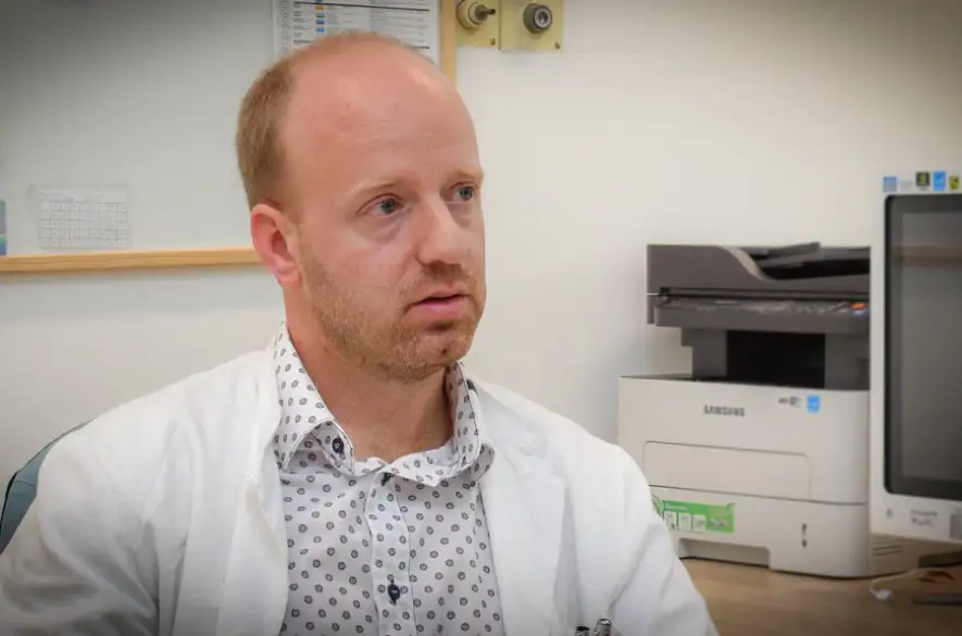 1.december je Svetovým dňom boja proti AIDS. Odborníci akcentujú, že ochorenie nie je doménou  gayov.