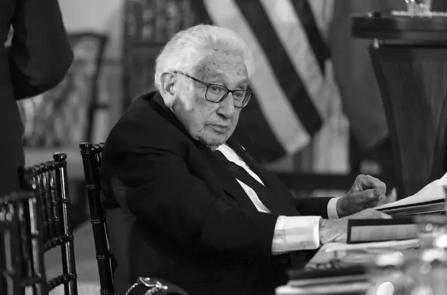 Zomrel Henry Kissinger, pre jedných mierotvorca, pre iných vojnový štváč