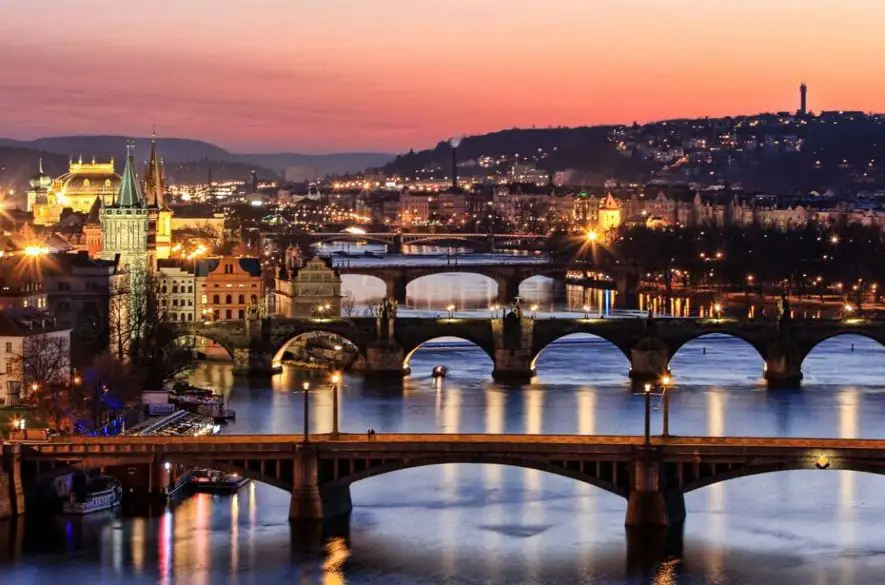 Nádherná Praha neprestáva lákať turistov z celého sveta: Pripomeňme si jej krásu a prečítajte si zopár tipov, ktoré vám spríjemnia návštevu tohto mesta