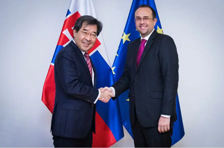 Štátny tajomník Rastislav Chovanec prijal juhokórejského veľvyslanca: Hospodárska spolupráca je dominantná  a jej rozšírenie bude prioritou