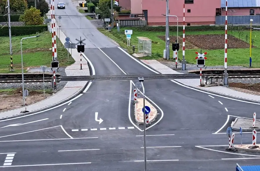 Práce na nebezpečnej križovatke pri obci Rožkovany sú dokončené