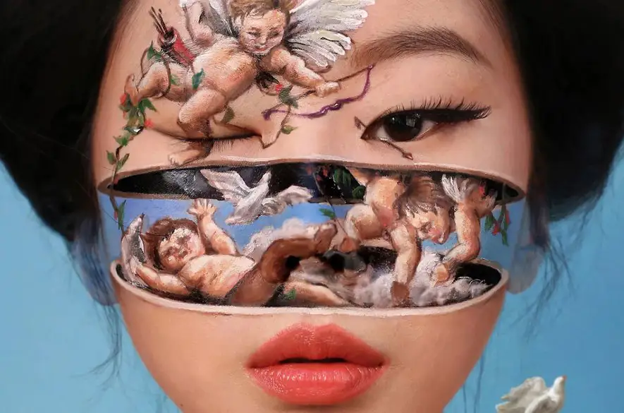 Spoznajte juhokórejskú umelkyňu Dain Yoon, ktorá používa svoje telo ako umelecké plátno