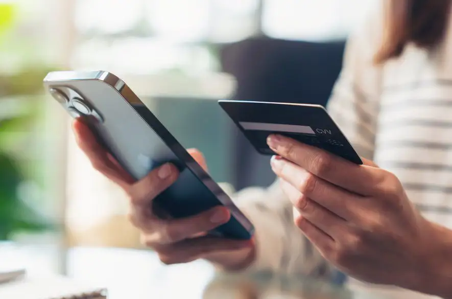 33-ročná žena kvôli podvodu, namiesto získania nového telefónu, získala iba mínus na účte