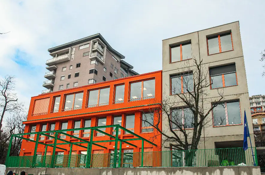 Moderný pavilón základnej školy na Cádrovej je dokončený. Žiaci ho môžu využívať od septembra 2024