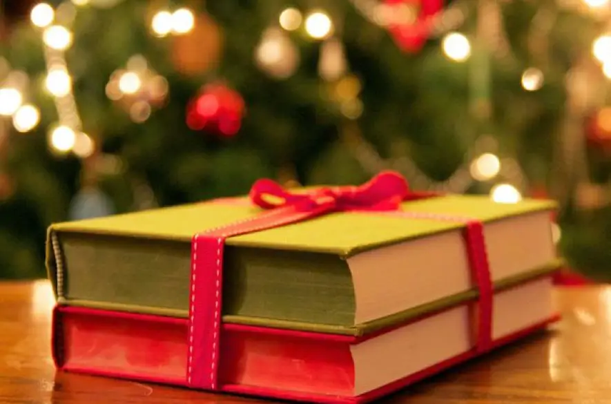 Desať plus jeden tipov na krásne knižné vianočné darčeky