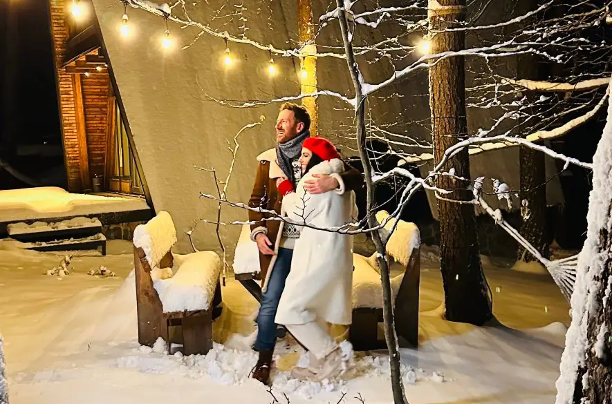 Miro Jaroš s Veronikou Hatala oslavujú sviatky vianočným duetom "Dobro v nás"