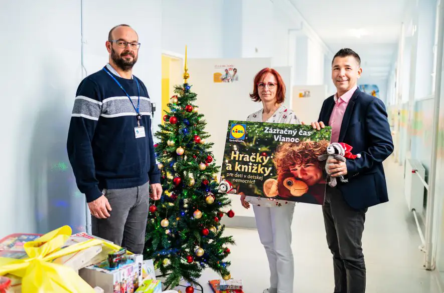 Deti v ôsmich krajských nemocniciach zažili vďaka Lidlu čarovné Vianoce