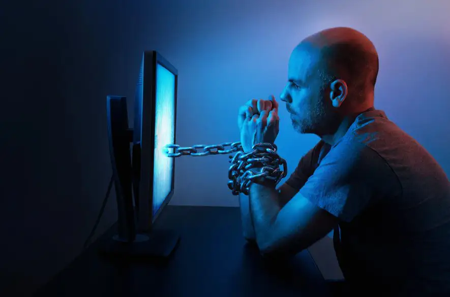 Závislosť na filmoch pre dospelých? Izolácia nie je jediným problémom, nebezpečné dávky dopamínu ničia dlhoročné vzťahy