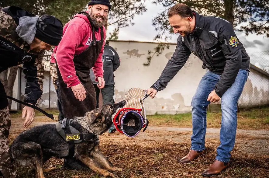 Minister vnútra Matúš Šutaj Eštok navštívil  psiu chovnú stanicu policajného zboru