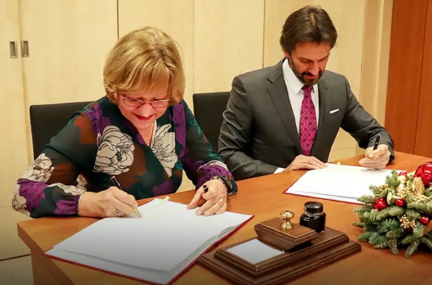 Minister Robert Kaliňák podpísal Kolektívnu zmluvu na rok 2024 s predsedníčkou odborov zamestnancov obrany