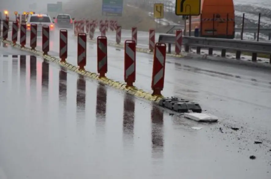 Mladý vodič včera pod vplyvom alkoholu v úseku diaľnice D1 Beharovce smer Prešov narazil do dopravného značenia