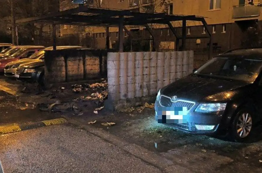 V Prešove na Silvestra horeli okrem prskaviek plastové kontajnerové nádoby i osobné auto