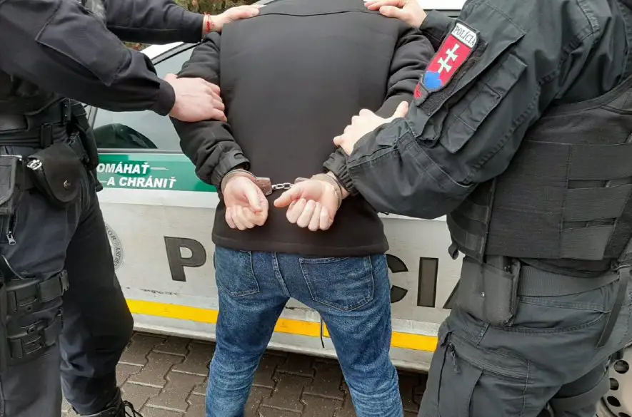 Krutý útok v Kežmarku: mladý 25-ročný muž opakovane bodol 20-ročného mladíka nožom po vyhrotenom konflikte