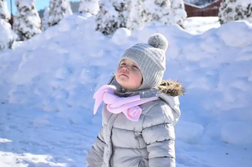 ÚVZ radí: Deti sú tiež citlivé na nízke teploty, treba ich chrániť