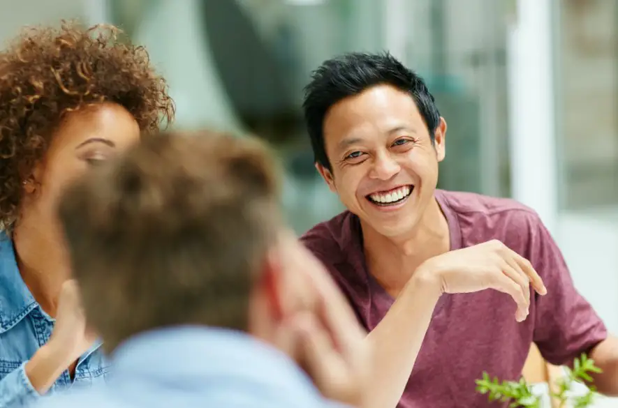 Prečo vtipným ľuďom všetko prejde a ako sa stať jedným z nich?