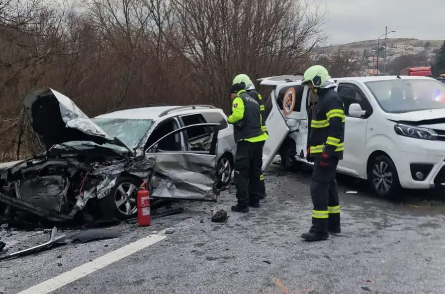 Včerajšia ranná nehoda v smere z Handlovej na Prievidzu sa skončila tragicky