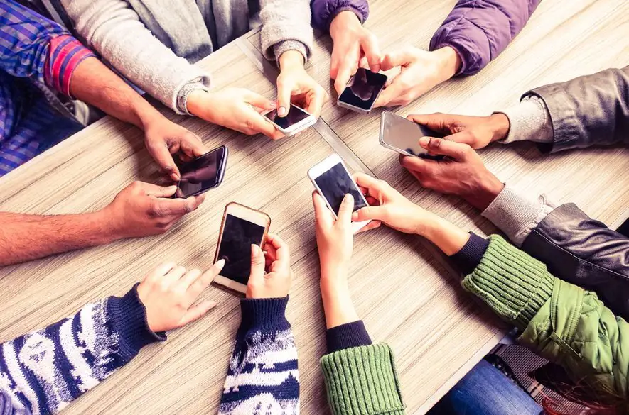 Ako sa zbaviť zotročenia mobilom: Príznaky, riziká a rady na prekonanie závislosti na telefóne