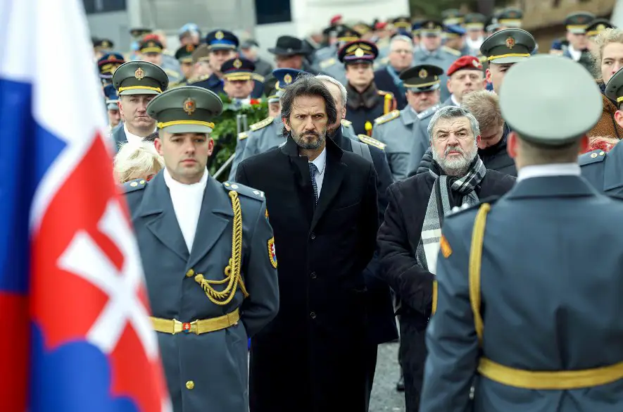 Minister obrany vzdal hold obetiam leteckej tragédie v areáli Háj-Nicovô v Liptovskom Mikuláši