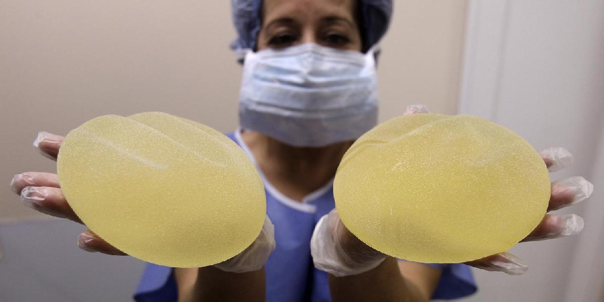 Zajtra sa vo Francúzsku začne megaproces s manažérmi firmy na prsné implantáty