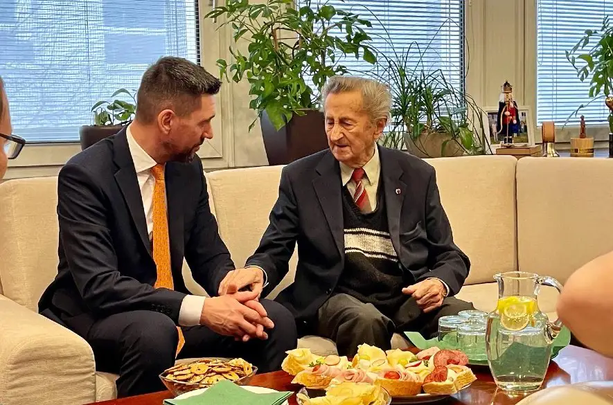 Minister Richard Takáč venoval profesorovi Ivanovi Hričovskému jabloň