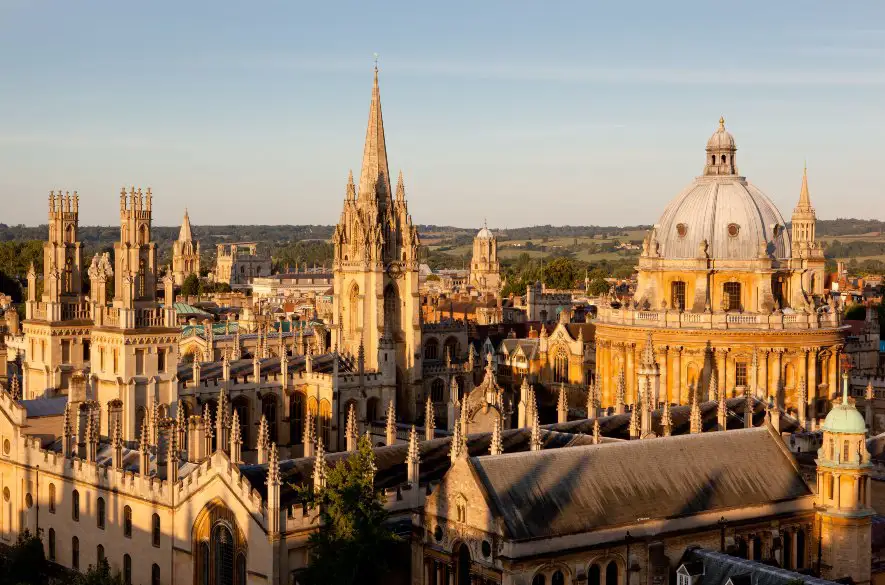 Na Oxforde sa vyučovalo, keď kalkulus ešte neexistoval. Aký je príbeh takmer tisícročnej univerzity, na ktorej študoval aj Hawking?