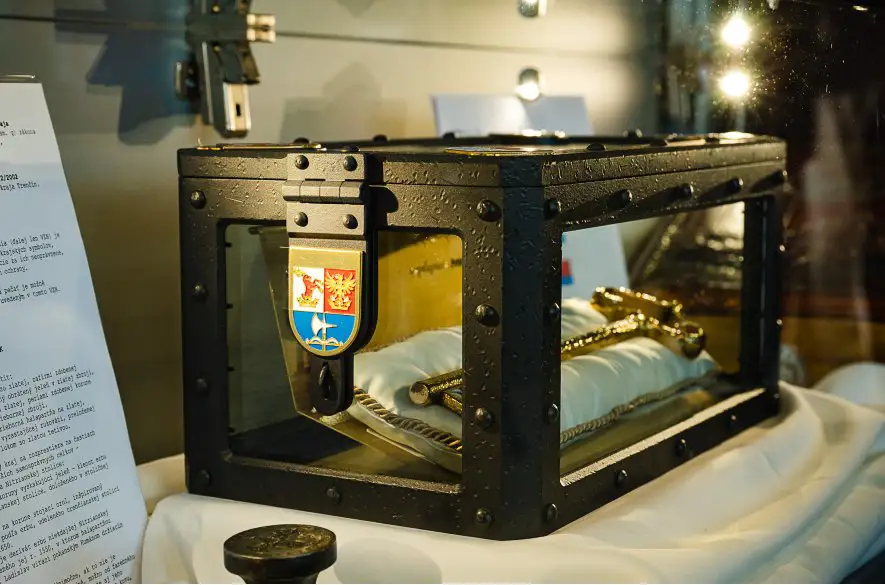 Pracovnému programu zasadnutia Trenčianskeho samosprávneho kraja predchádzalo slávnostné odovzdanie kľúča od Trenčianskeho hradu