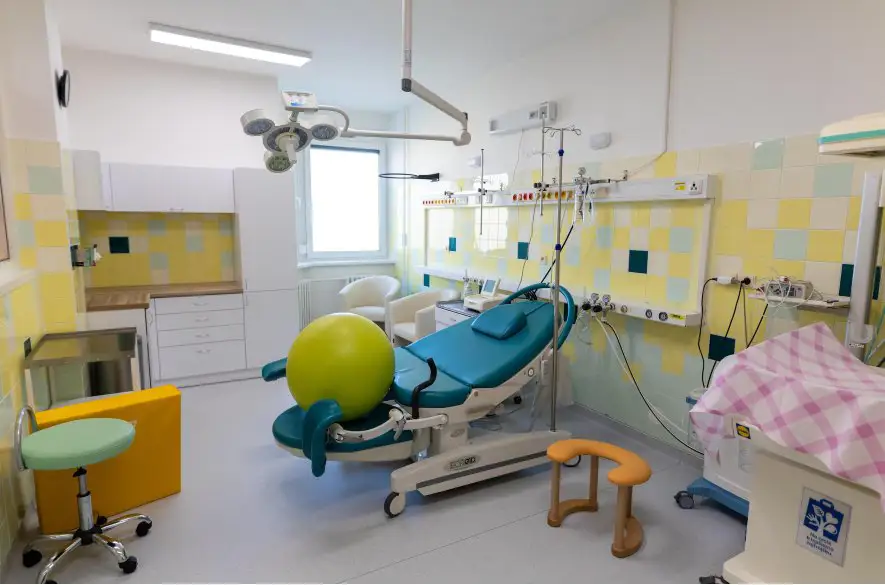 Zrekonštruované pôrodnícke oddelenie Liptovskej nemocnice už využívajú prvé rodičky
