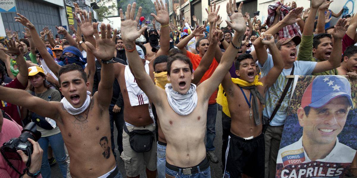 Tisíce protestovali proti vyhláseniu Madura za prezidenta