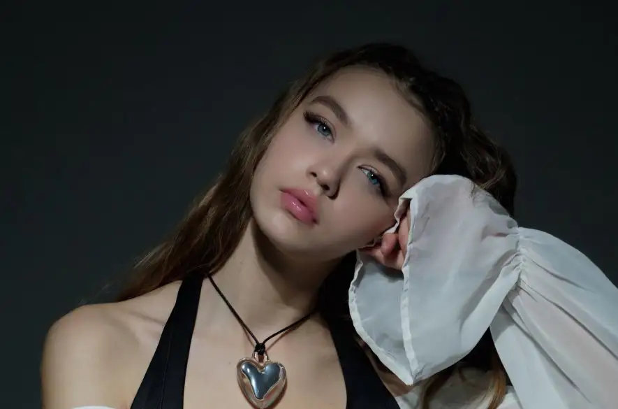 Polina Babiy a jej novinka Ďaleko: Prvá slovenská skladba (nielen) o smútku za otcom